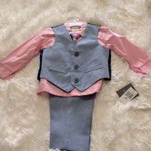 Van heusen 4 piece boy suit with tie. gray and pink toddler boy